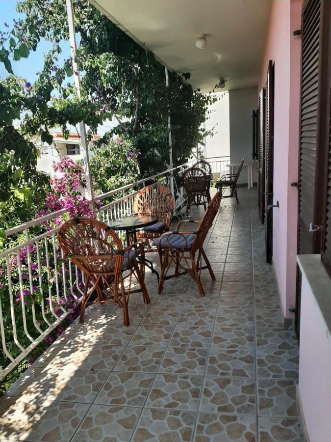 Apartments Tina Omiš Exterior foto